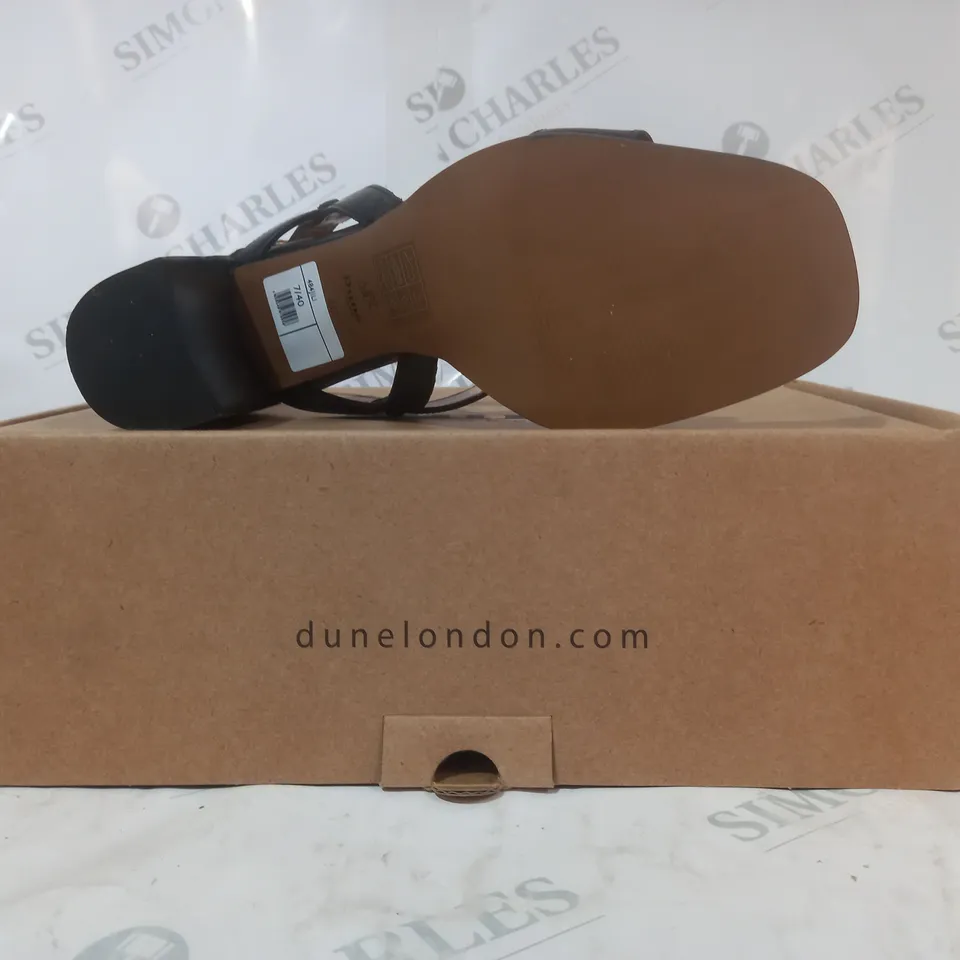 BOXED PAIR OF DUNE LONDON LEATHER SNAFFLE BLOCK HEEL SANDALS IN BLACK SIZE 7