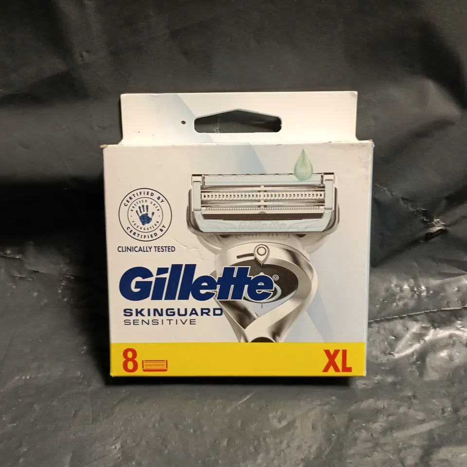 GILLETTE SKINGUARD SENSITIVE XL PACK OF 8 RAZOR REFILLS