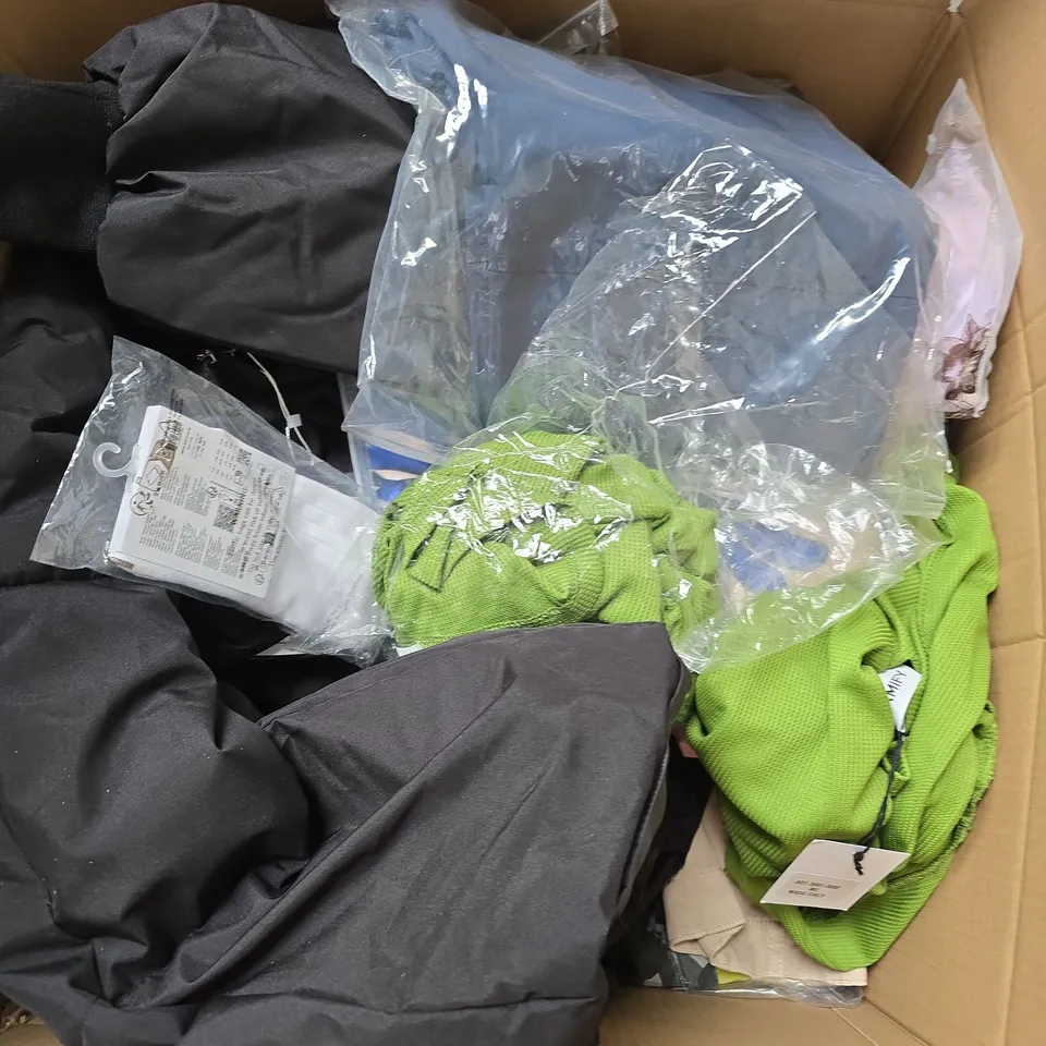 BOX OF APPROXIMATELY 20 ASSORTED CLOTHING ITEMS TO INCLUDE - DRESS, SHORTS, 2PC SET, ETC