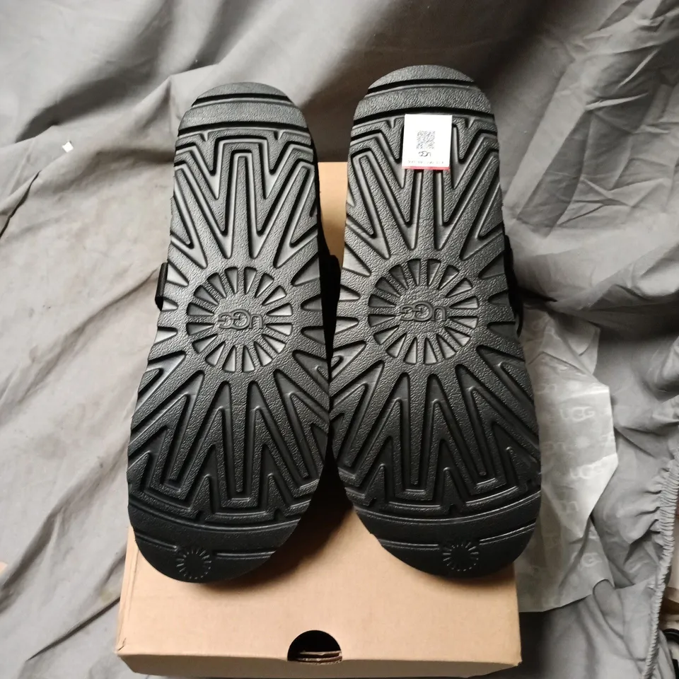 UGG Women's Goldenstar Clog – UK 7.5, Black (US 9.5, EU 40.5) – Boxed