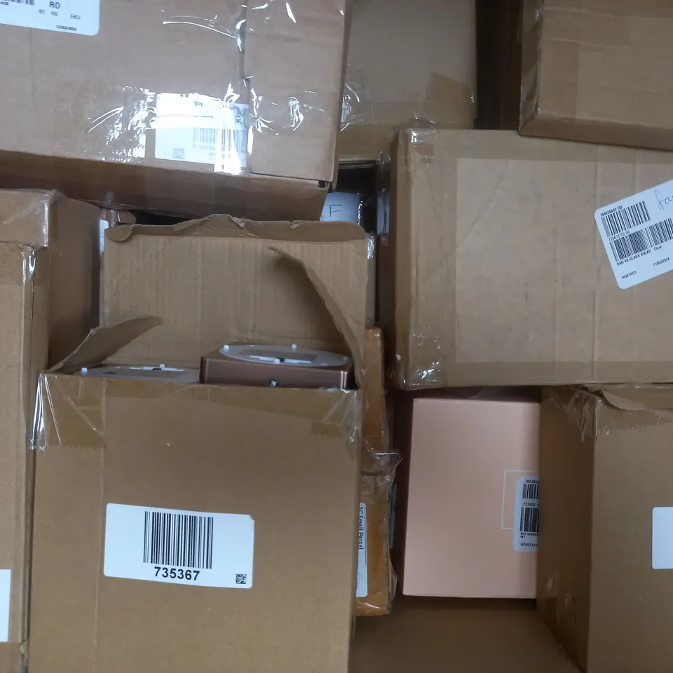 BOX OF APPROXIMATELY 10 ASSORTED HOUSEHOLD ITEMS TO INCLUDE AZURRO NAIL CLIPPERS, ETC