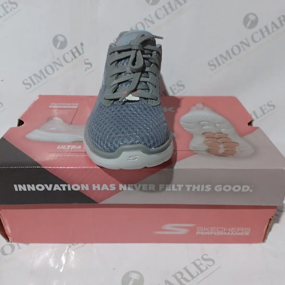 BOXED PAIR OF SKECHERS GO WALK 6 TRAINERS IN GREY SIZE 4