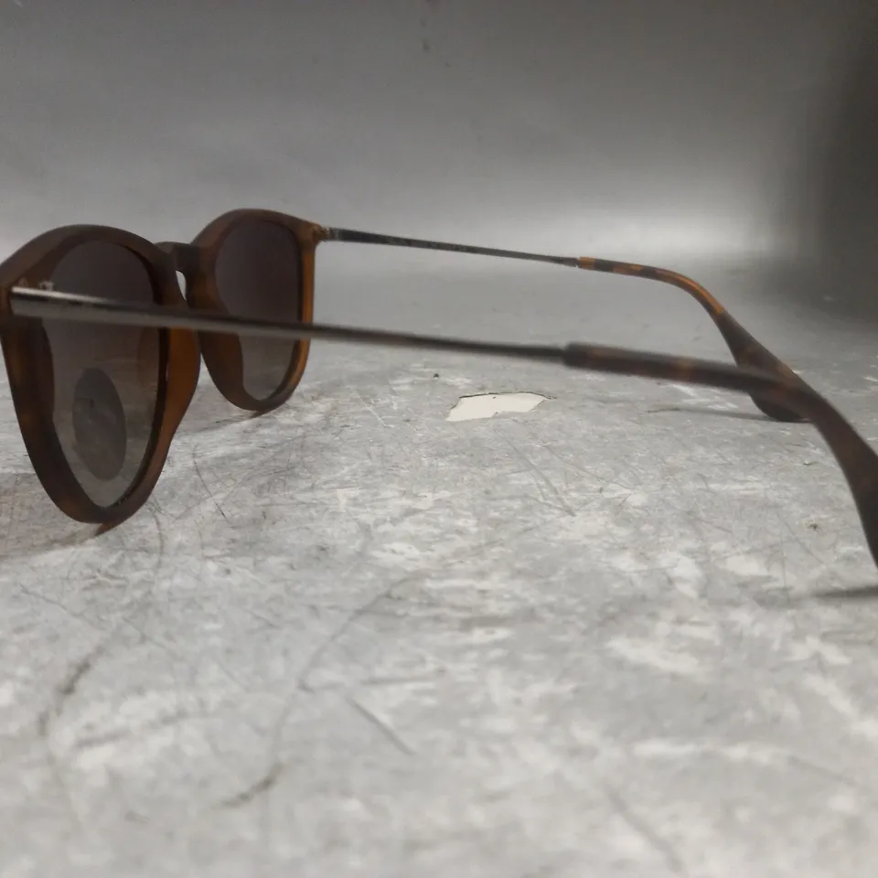 BOXED PAIR OF RAY BAN GLASSES WITH POLARISED LENS IN CASE