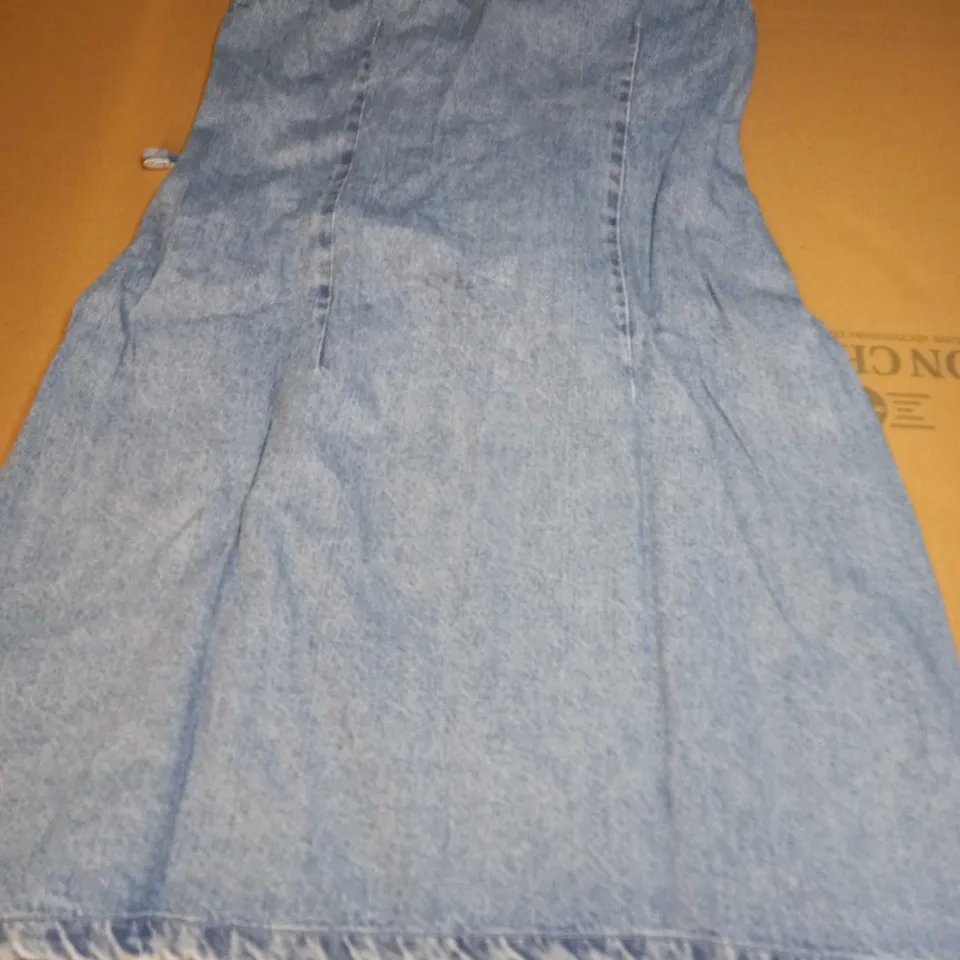 TOMMY JEANS TIE BACK DENIM DRESS IN WASHED OUT BLUE - MEDIUM