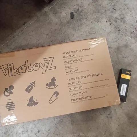 PALLET OF ASSORTED ITEMS INCLUDING - PHONE TRIPOD, PIKATOYZ, PLAYMAT