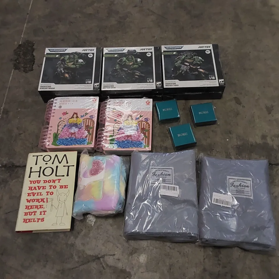 PALLET OF ASSORTED HOUSEHOLD ITEMS AND CONSUMER PRODUCTS. INCLUDES TOYS, TRAVEL DUFFEL BAGS, UNICORN HOT WATER BOTTLE ETC 