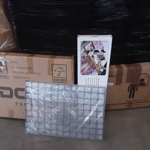 LARGE PALLET OF ASSORTED HOMEWARE ITEMS TO INCLUDE SOLAR PANELS, BATH SHELF, CAMPING COT ETC