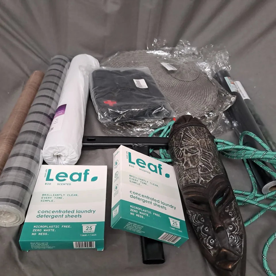 BOX OF APPROXIMATELY 15 ASSORTED ITEMS TO INCLUDE: MAYAN MASK & WALLPAPERS