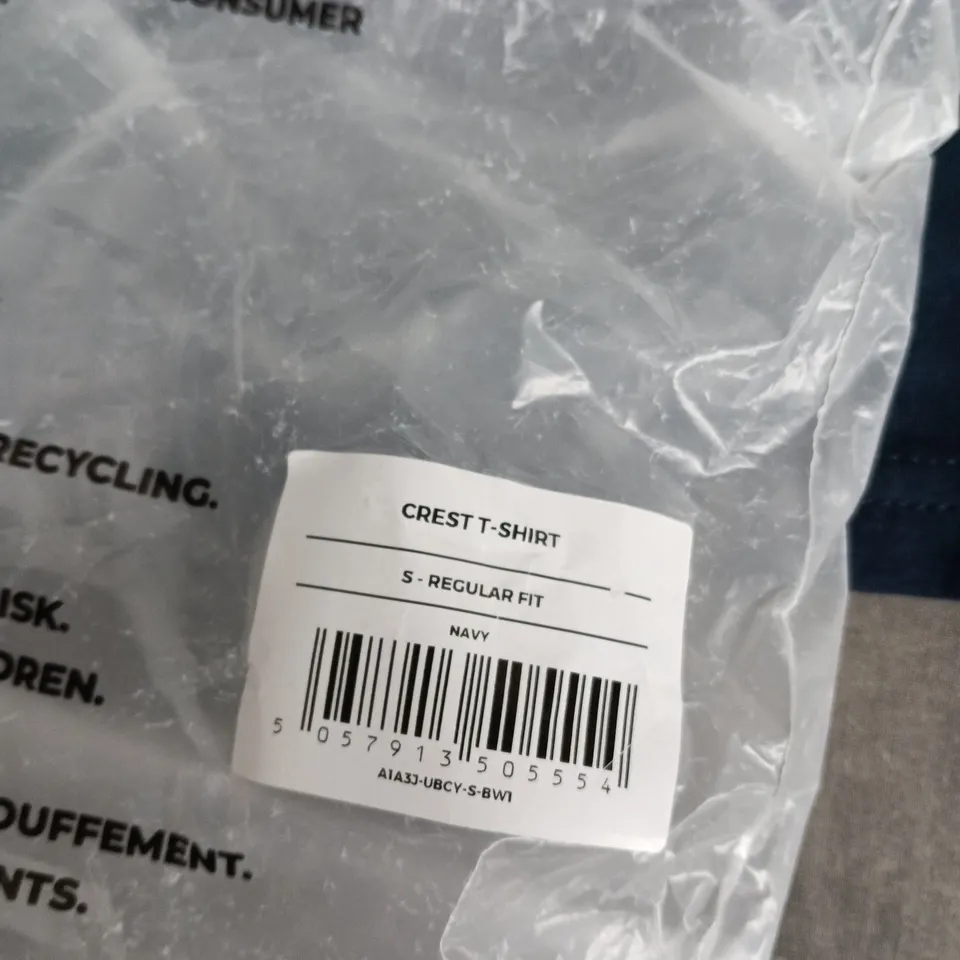 GYMSHARK CREST T-SHIRT – NAVY – UK SIZE S (REGULAR FIT)