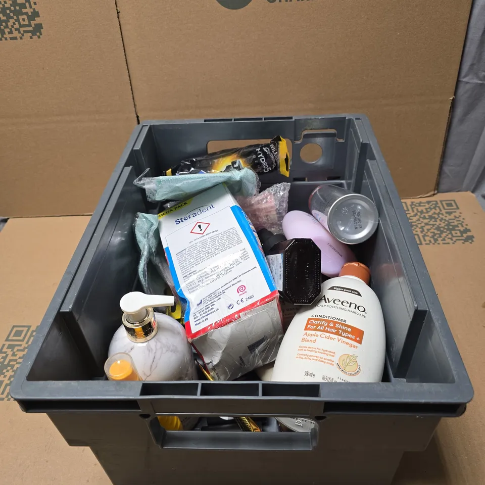 TOTE OF APPROXIMATELY 15 ASSORTED COSMETIC ITEMS TO INCLUDE AVEENO, CASHMERE BODY WASH, NATURE SPELL HAIR OIL, WILKINSON SWORD ETC