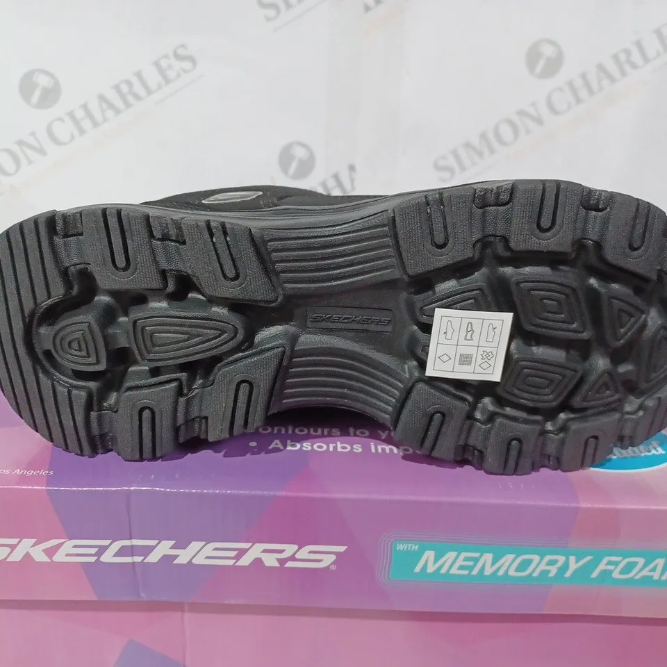 BOXED SKETCHERS ICON DITE LADIES TRAINERS - UK 5 