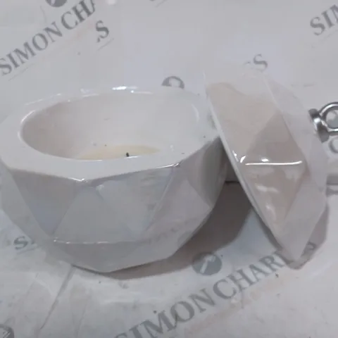 HOMEWORK SCENTED CANDLE 