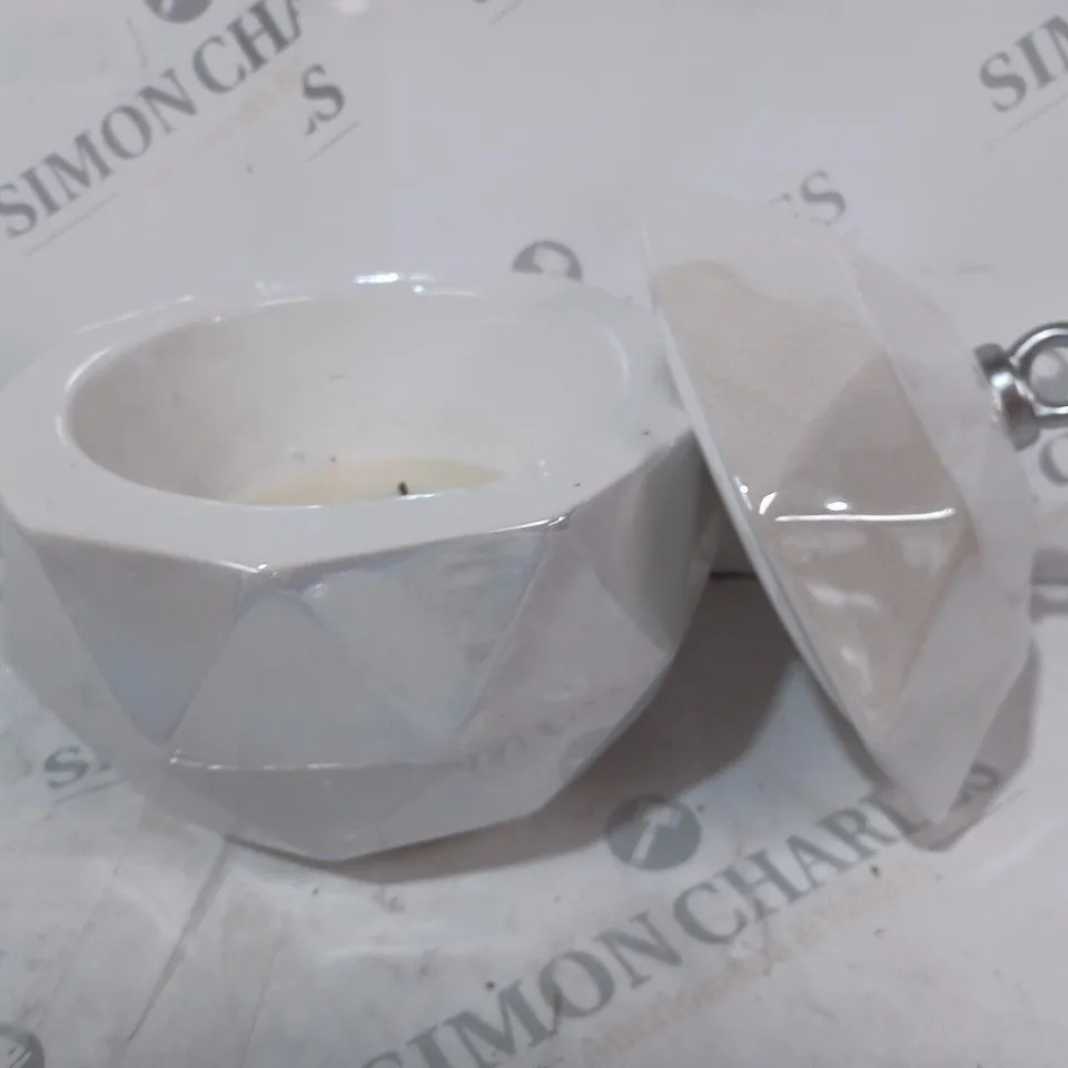 HOMEWORK SCENTED CANDLE 