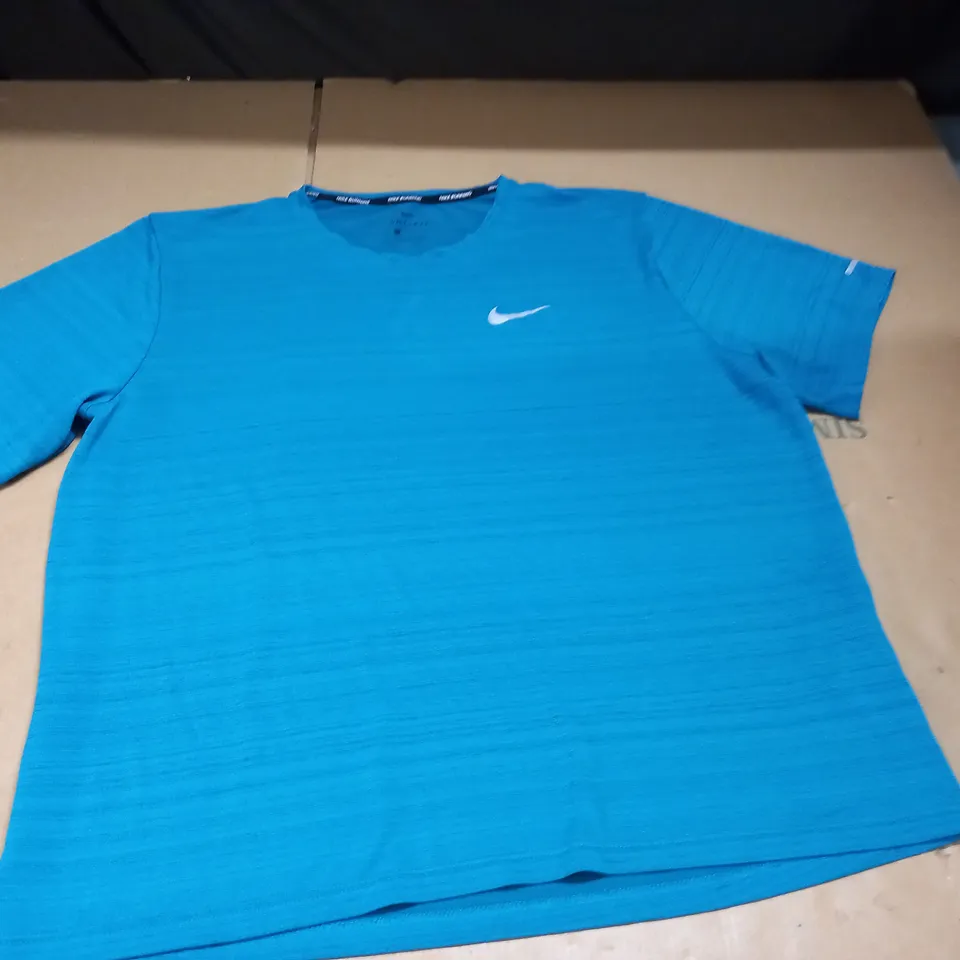 NIKE RUNNING GREEN TEE - L