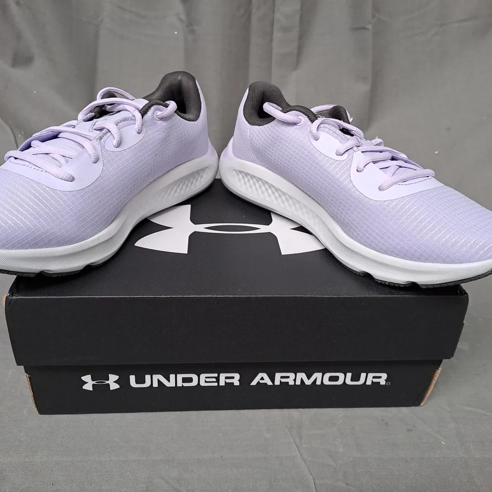 BOXED PAIR OF UNDER ARMOUR CHARGED PURSUIT TRAINERS IN LILAC UK SIZE 6