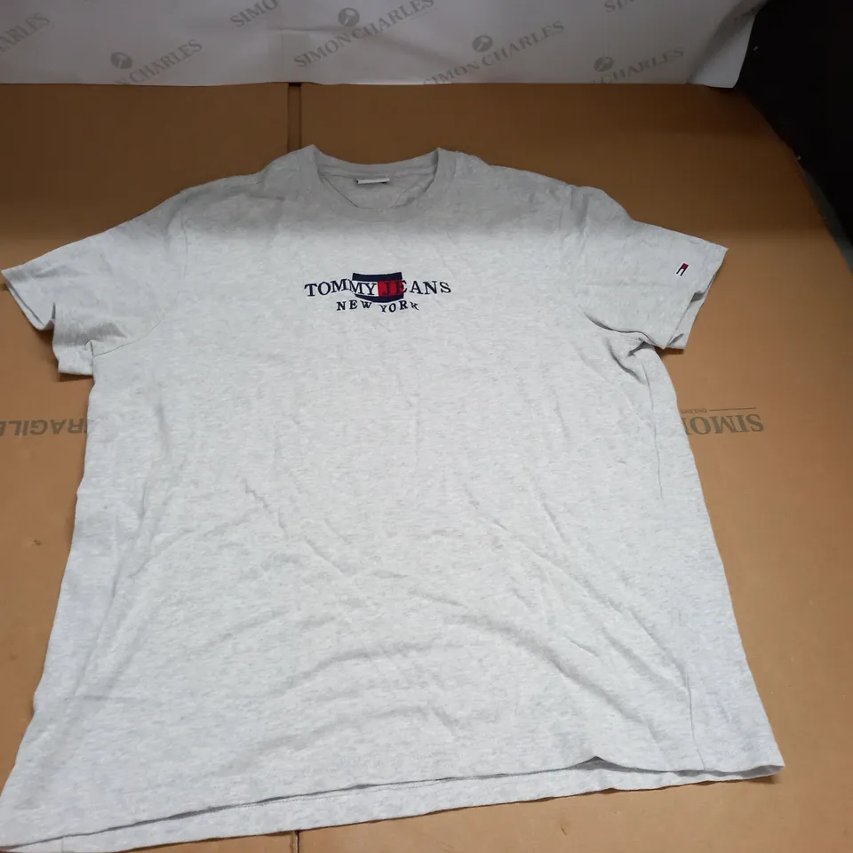 TOMMY JEANS GREY T-SHIRT - XL