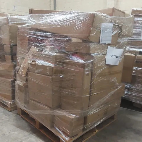 PALLET CONTAINING A VERY LARGE QUANTITY OF HOME LIGHTING PRODUCTS