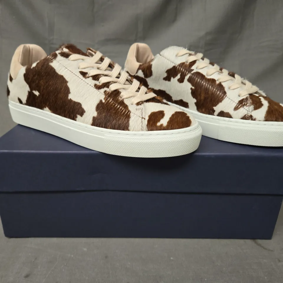 BOXED PAIR OF NICKI HOYNE TRAINERS IN BEIGE COW PRINT EU SIZE 41