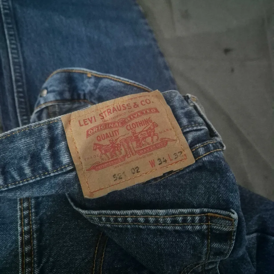 LEVI'S JEANS – BLUE DENIM, UK 34 WAIST X 32 INSEAM