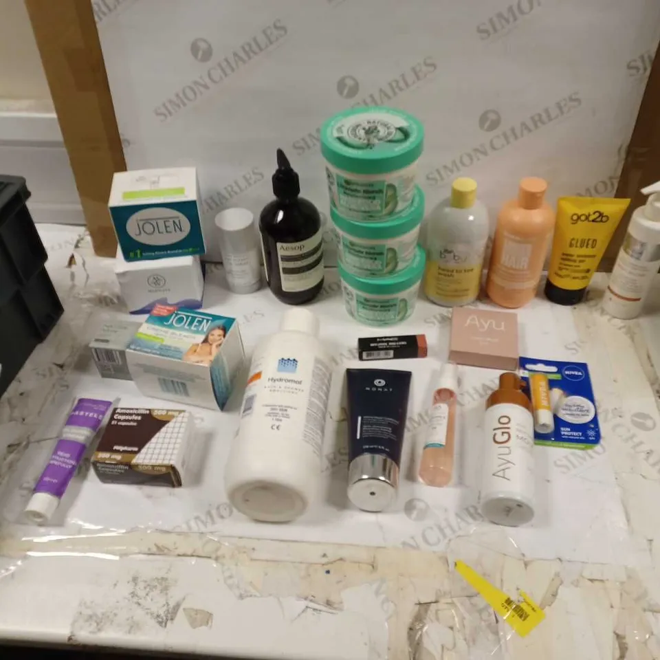 LOT OF APPROXIMATELY 20 HEALTH AND BEAUTY ITEMS TO INCLUDE GARNIER HAIR FOOD, GOT2B GLUED, AND AYUGLO SELF-TANNING MOUSSE ETC.