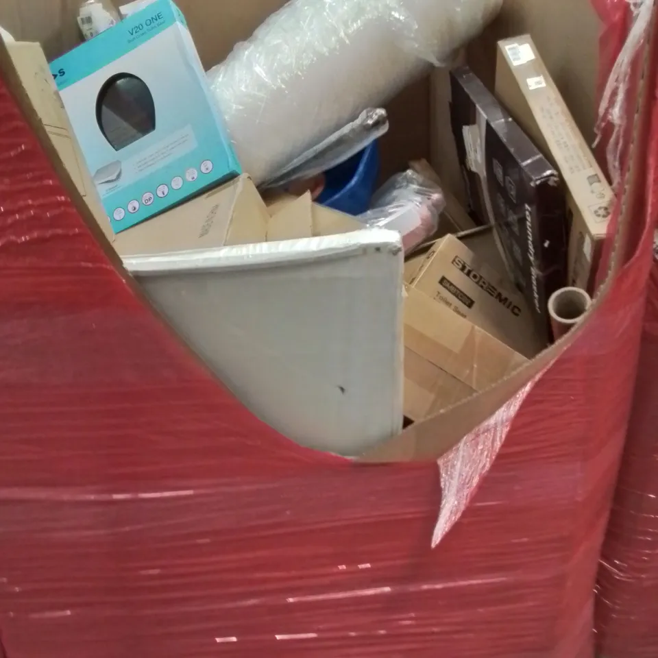 PALLET CONTAINING VARIOUS ASSORTED BOXED HOUSEHOLD ITEMS TO INCLUDE: MATTRESS TOPPER, TOILET SEATS, LAUNDRY BIN AND LOTS MORE UNMARKED BOXED ITEMS 