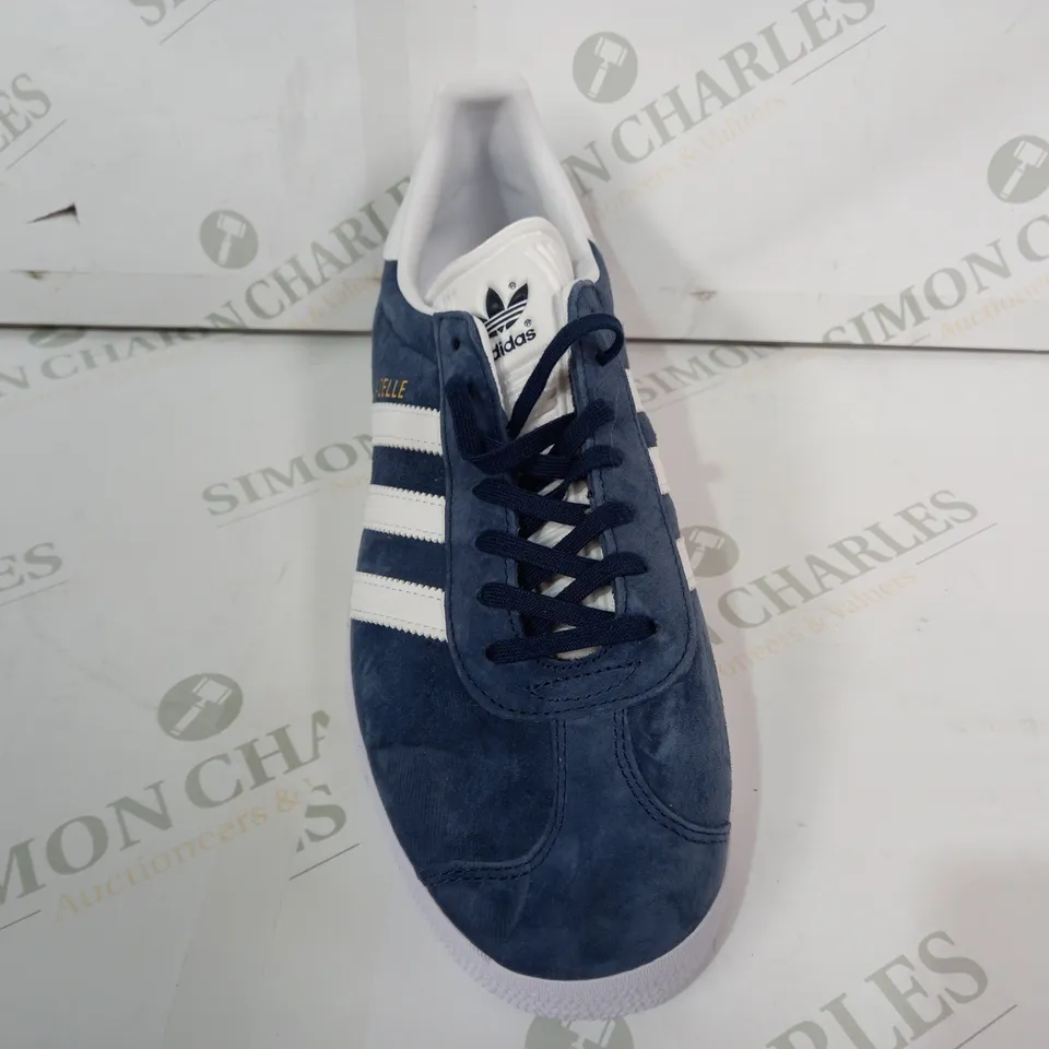 PAIR OF ADIDAS GAZELLE SHOES IN BLUE/WHITE UK SIZE 10