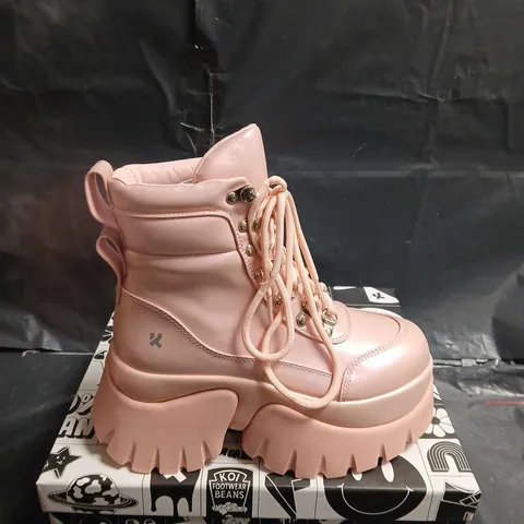 BOXED PAIR OF KOI GOOEY BUBBLEGUM PLATFORM BOOTS – UK SIZE 3