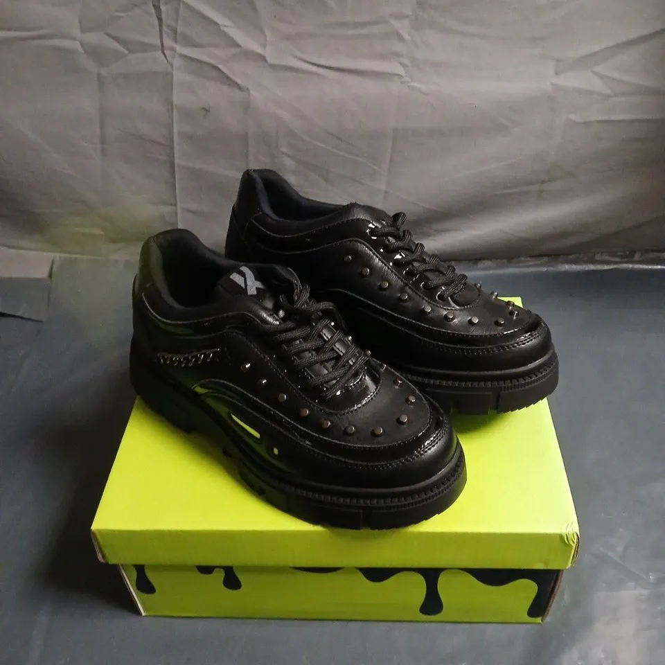 KOI KIDZ BLACK PATENT LEATHER PLATFORM SNEAKERS WITH STUDS – FASHION TRAINERS, SIZE 2