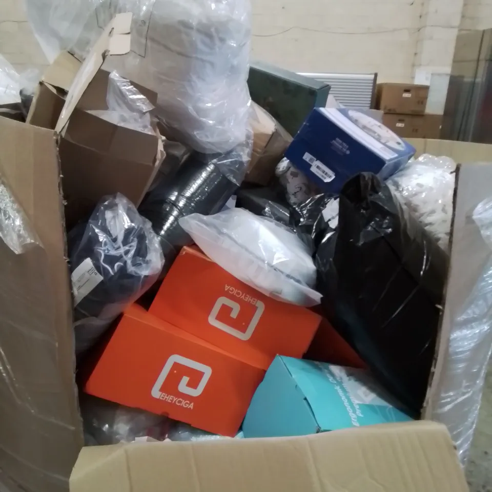 PALLET OF ASSORTED BEDROOM AND COMFORT BASED PRODUCTS TO INCLUDE; PILLOWS, SUPPORT SEAT CUSHIONS AND SIMILARLY RELATED GOODS