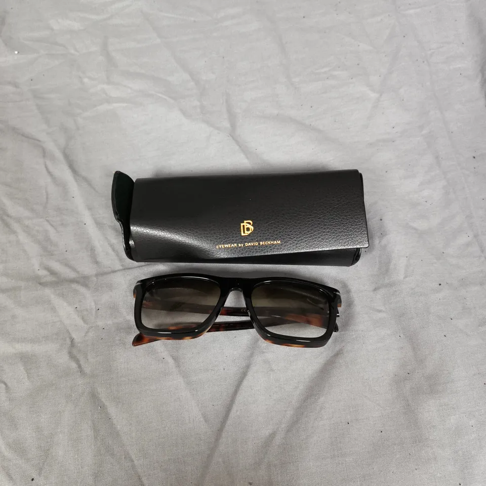 EYEWEAR BY DAVID BECKHAM GREEN SHADED SUNGLASSES IN BLACK/BROWN