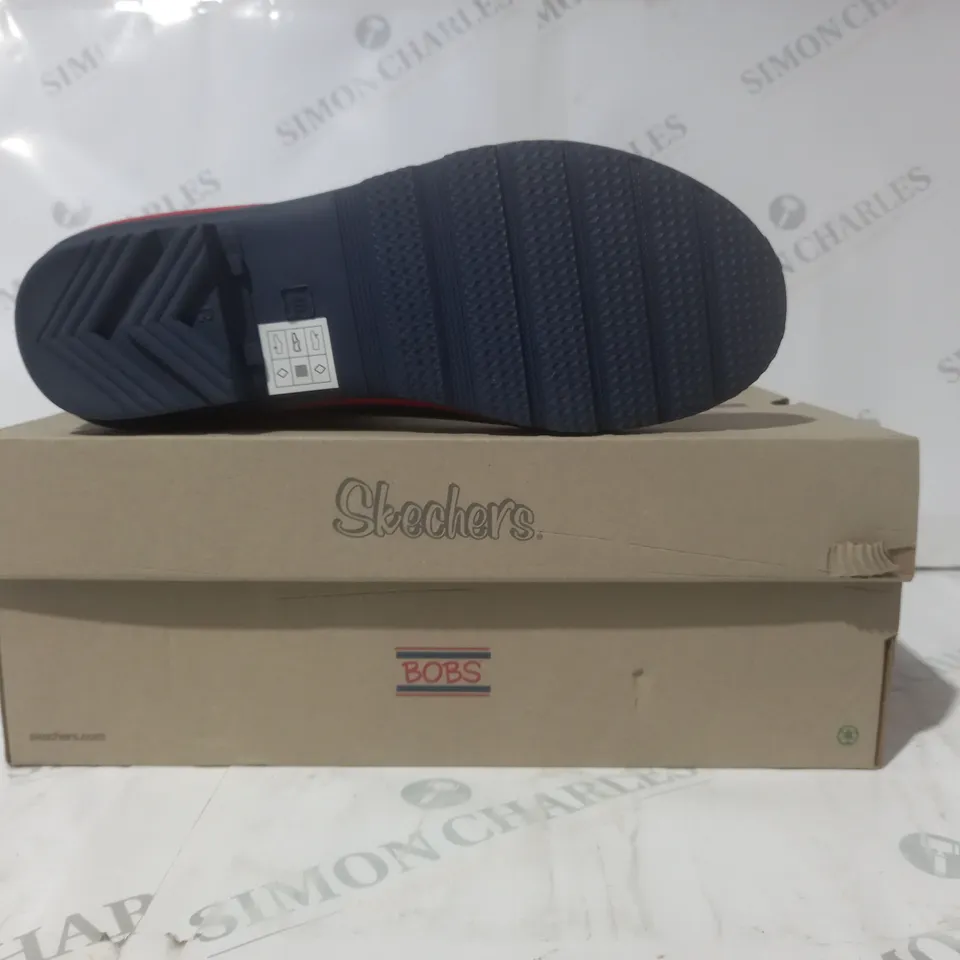 BOXED PAIR OF BOBS FROM SKECHERS RAIN CHECK WELLINGTON BOOTS IN NAVY/MULTICOLOUR EU SIZE 40