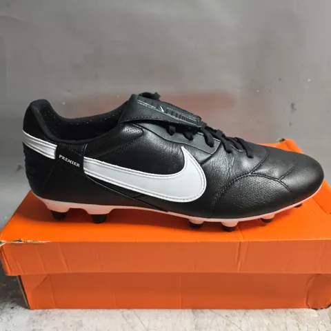 BOXED PAIR OF THE NIKE PREMIER III FG BOOTS IN BLACK - UK 9.5