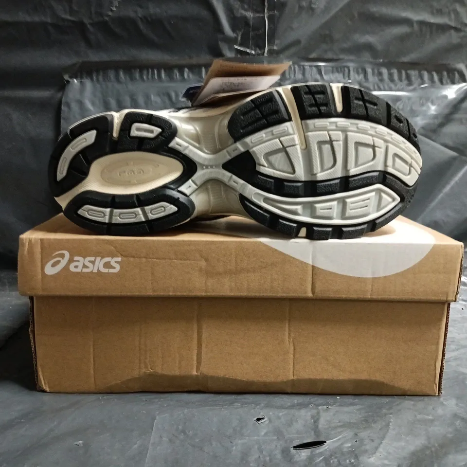 BOXED PAIR OF ASICS GEL-1130 TRAINERS IN WHITE/SILVER SIZE UK 5.5