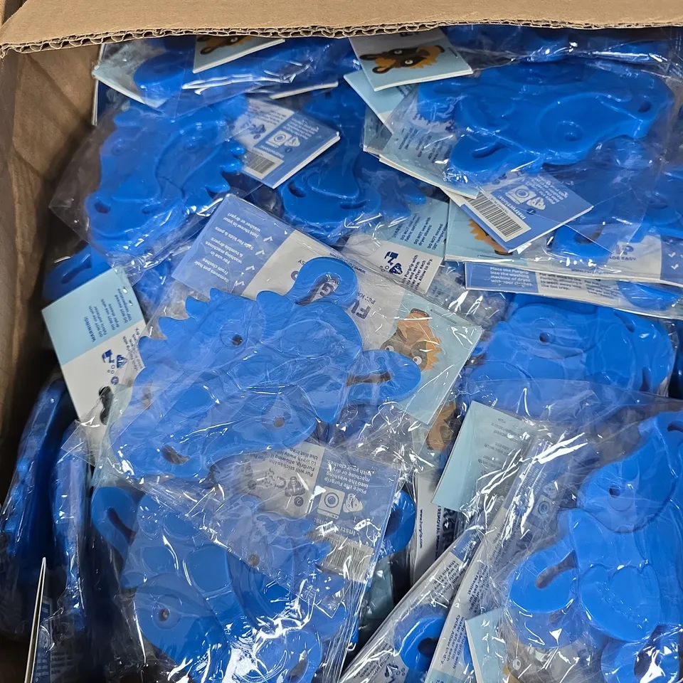 APPROXIMATELY 120 FURGRIP LAUNDRY PET HAIR REMOVERS - HORSE