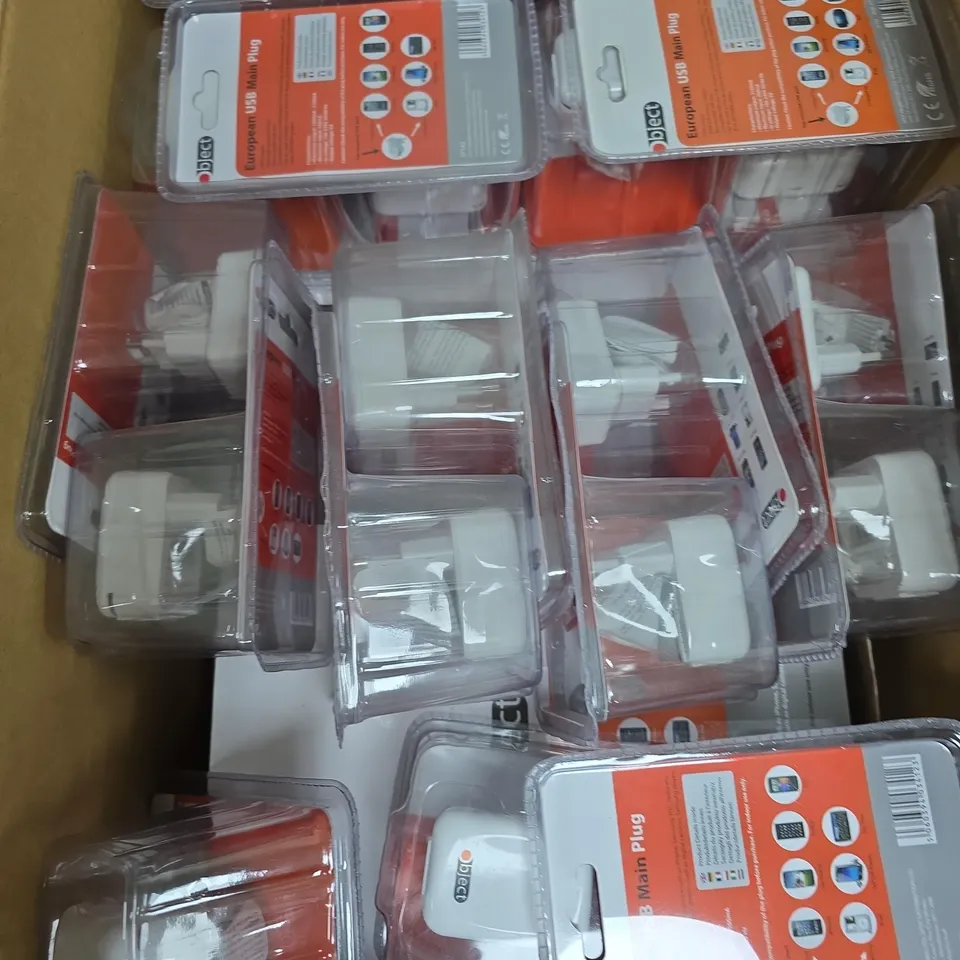 APPROXIMATELY 25 OBJECT EUROPEAN USB MAIN PLUGS 