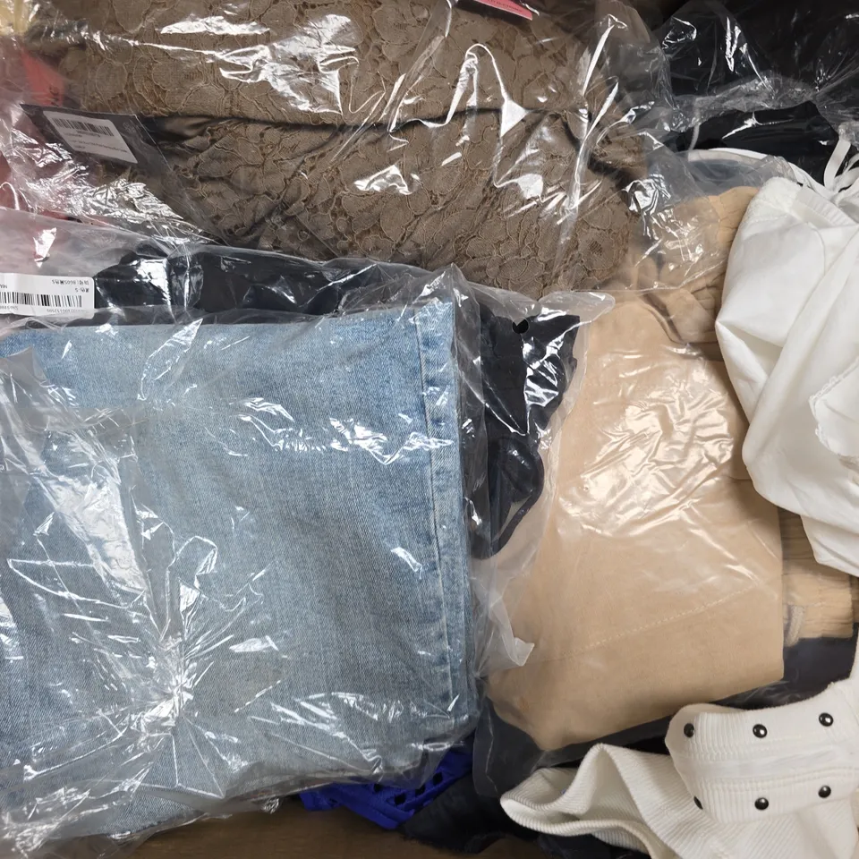 APPROXIMATELY 20 ASSORTED CLOTHING AND FASHION PRODUCTS IN VARIOUS STYLES AND SIZES - COLLECTION ONLY