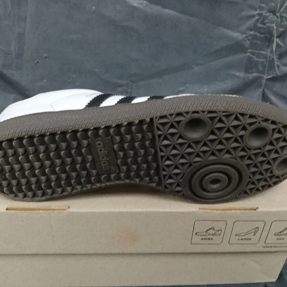 BOXED PAIR ADIDAS SAMBA TRAINERS - UK SIZE 6 