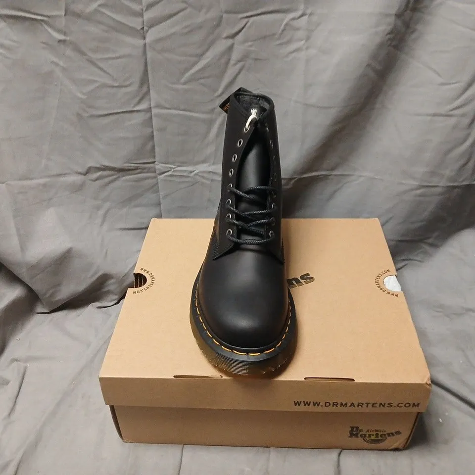 BOXED DR. MARTENS SNOWPLOW WP BOOTS – BLACK, UK 8 (EU 42)