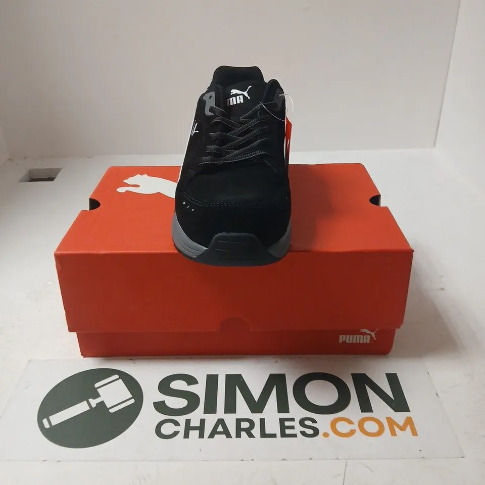 BOXED PAIR OF PUMA AIRTWIST BLACK LOW TRAINERS - UK 9