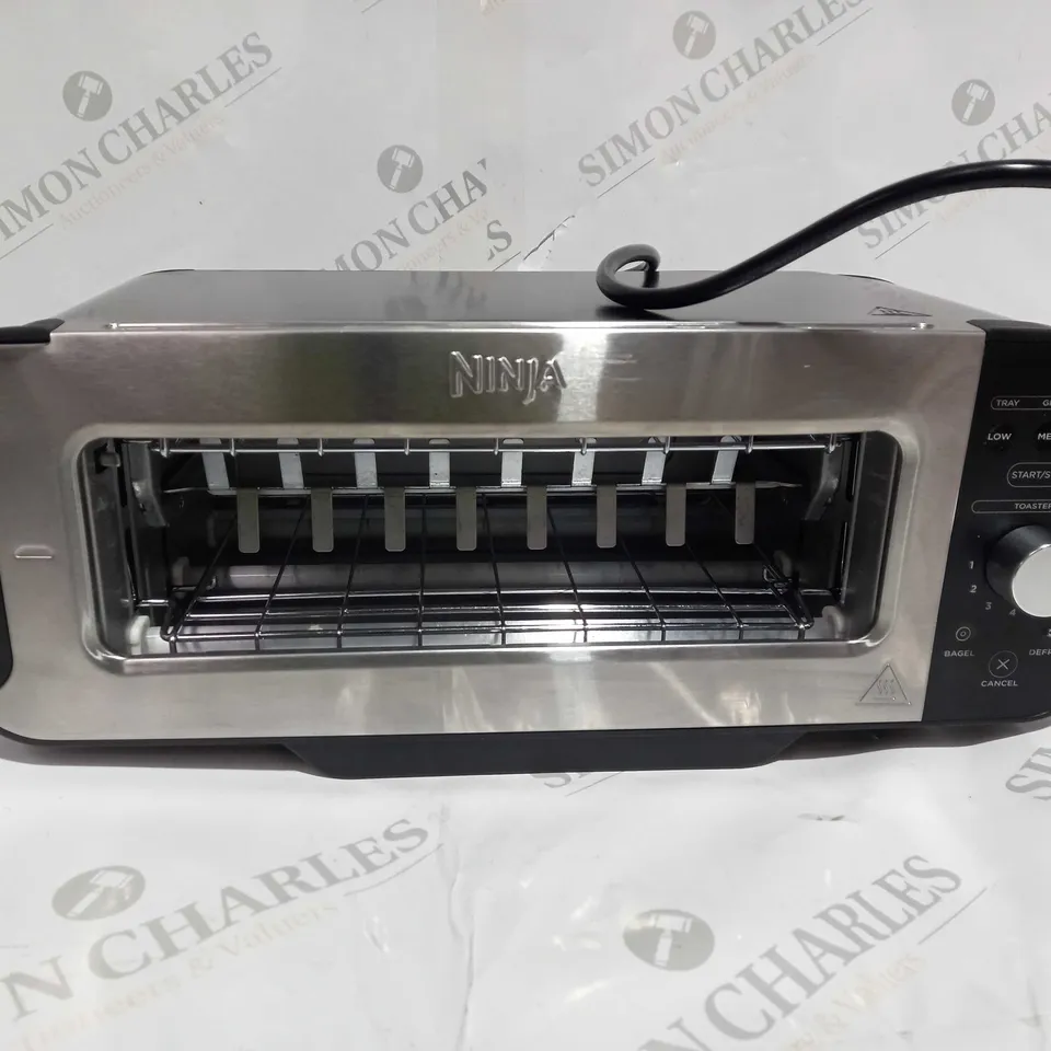 BOXED NINJA 2 IN 1 TOASTER & GRILL ST100UK