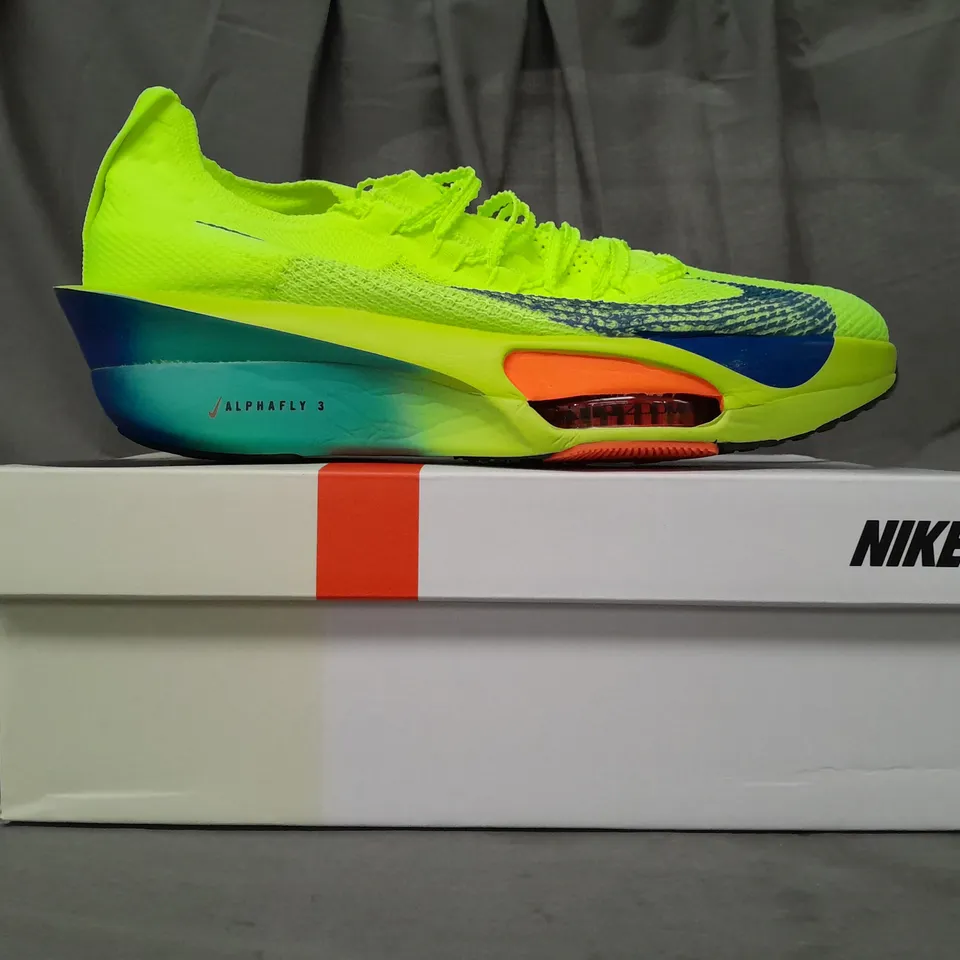 BOXED PAIR OF NIKE AIR ZOOM ALPHAFLY SHOES IN MULTICOLOUR UK SIZE 9.5