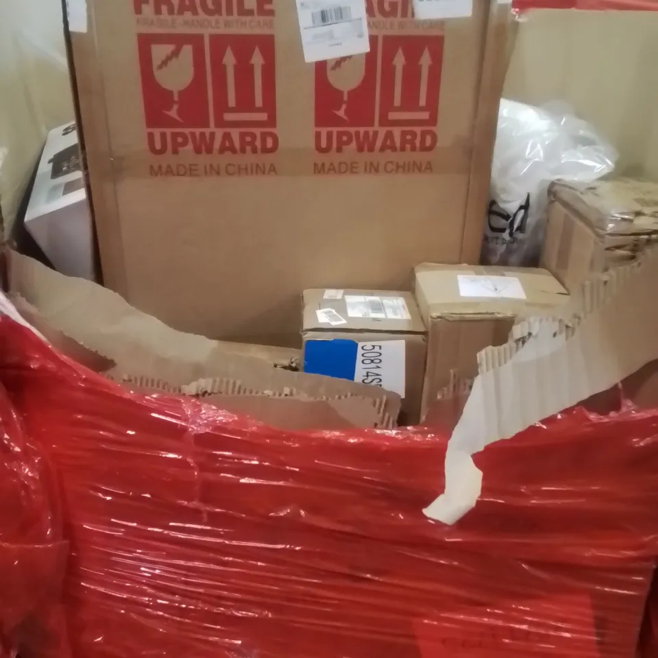 PALLET OF ASSORTED HOUSEHOLD GOODS AND PRODUCTS TO INCLUDE; CUSHIONS,  BREAD MAKER,  ETC 