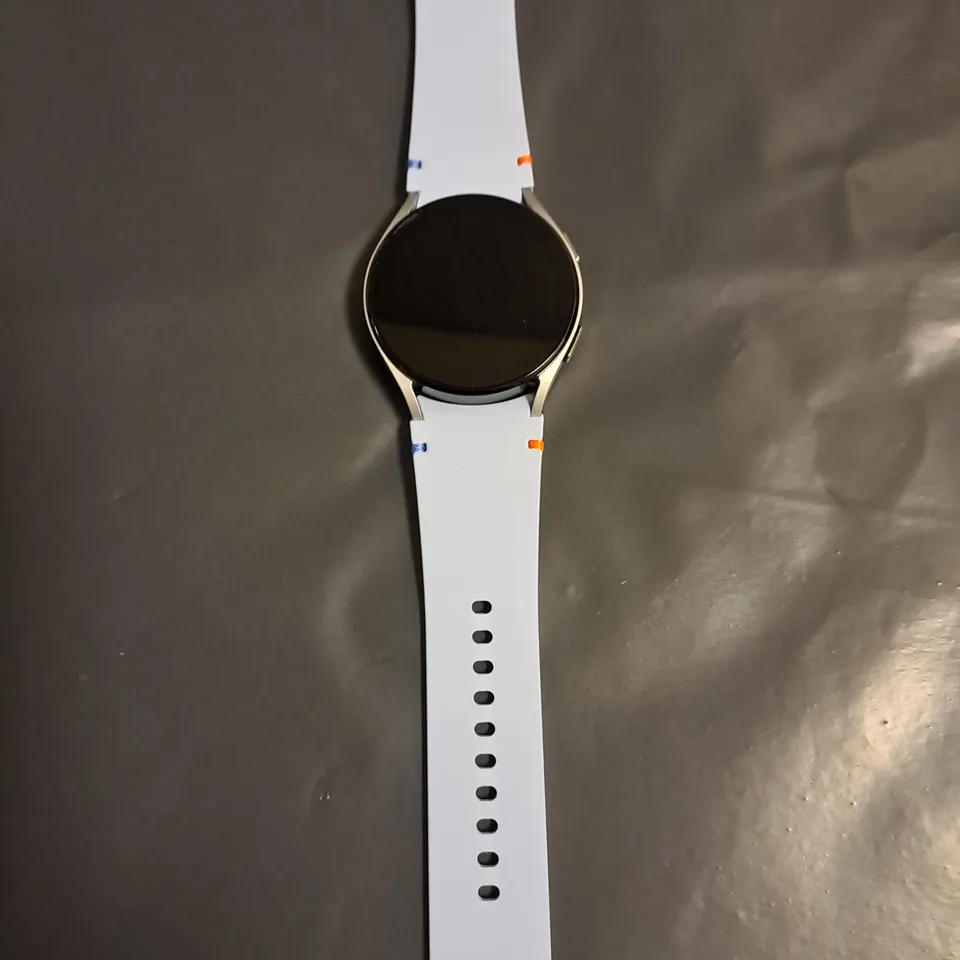 BOXED SAMSUNG GALAXY WATCH FE 40MM IN SILVER WITH BLUE STRAP - RM-R861