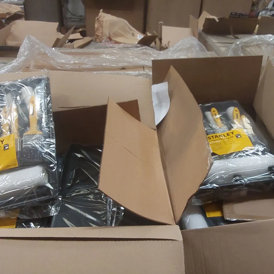 PALLET TO CONTAINING A VERY LARGE QUANTITY OF STANLEY 11 PIECE PAINTING SETS