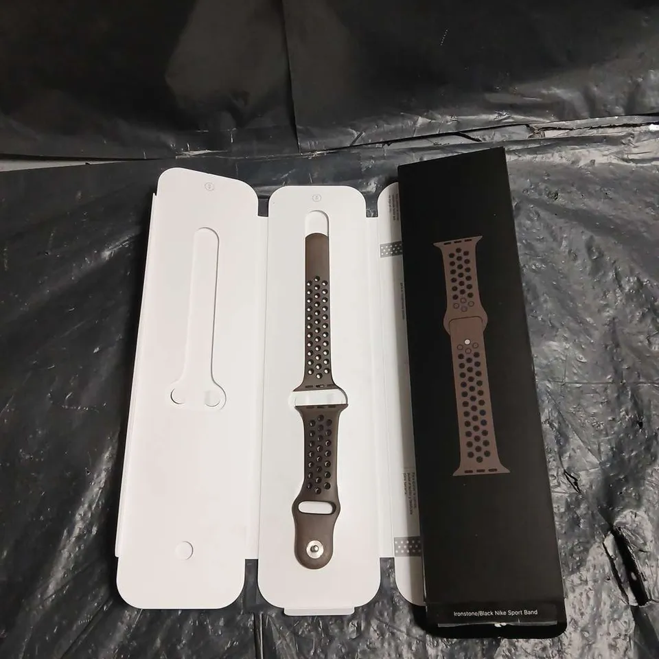 APPLE WATCH 44MM IRONSTONE/BLACK NIKE SPORT BAND – BOXED