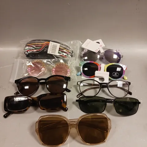 APPROXIMATELY 20 ASSORTED GLASSES/SUNGLASSES IN VARIOUS DESIGNS