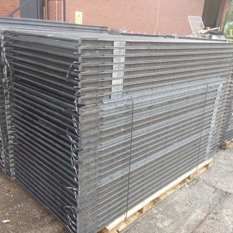 PALLET CONTAINING A VERY LARGE QUANTITY OF SOLAR PANELS