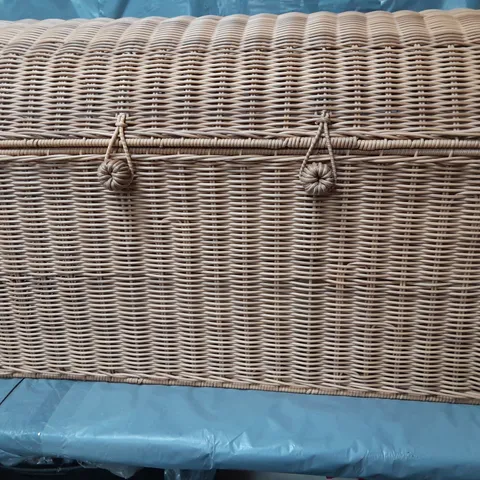 MEDIUM POLY RATTAN STORAGE CHEST - COLLECTION ONLY