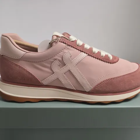 FITFLOP X PANTONE RETRO-Q FF SUEDE TRAINERS β MISTY ROSE, UK 8