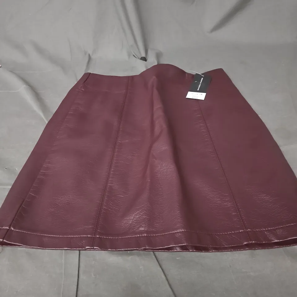 DOROTHY PERKINS BURGUNDY LEATHER-EFFECT A-LINE SKIRT – UK 8